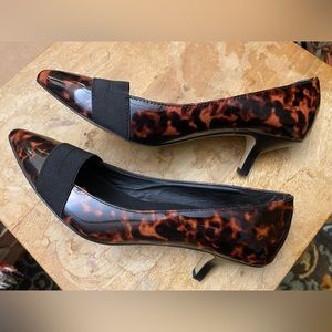 Womens size 8.5 Donald J. Pliner Heels